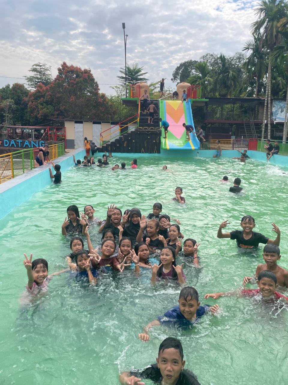 SDN 70/1 Simpang Terusan Gelar Praktik Renang dalam Kurikulum Merdeka