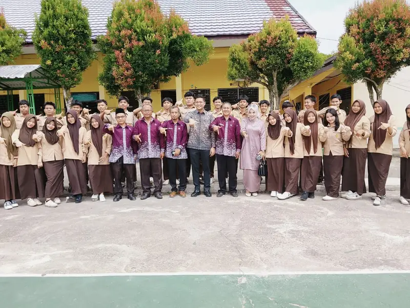 M. Hafiz Fattah Ketua DPRD Jambi Tinjau SMAN 7 Batang Hari, Perbaikan Sarana Masuk APBD 2026